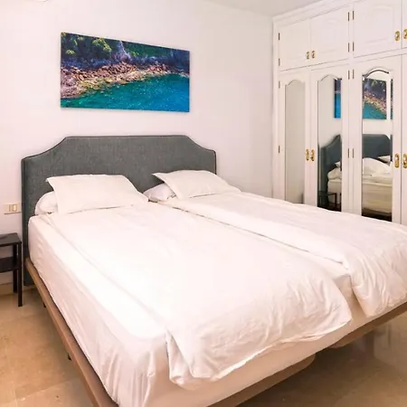 Cosmopolitan En Cerca De Dunas *