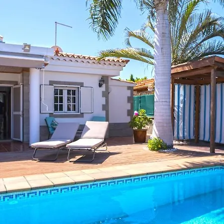 Cosmopolitan En Cerca De Dunas